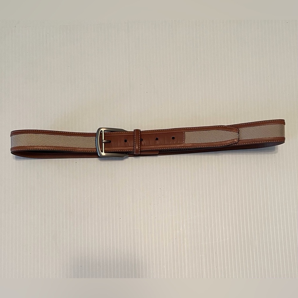 Nike G-Flex golf belt. Brown and Kakhi with Silver Buckle